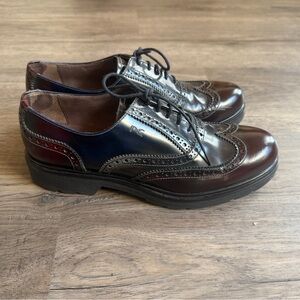 Women’s Classic Leather Oxford Shoes - Black and Brown